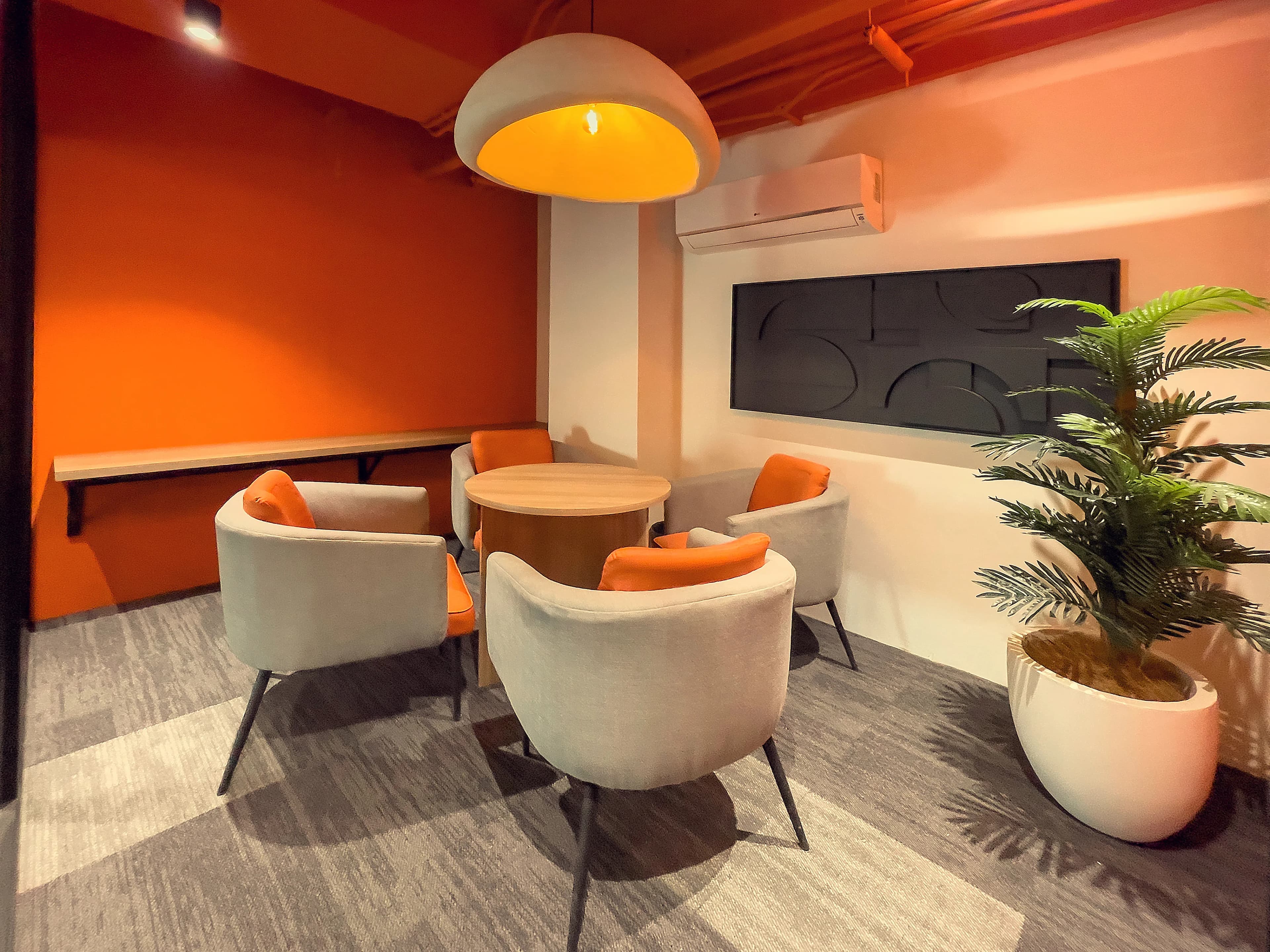 Virtual Offices Unleashed: 5 Essential Features for Modern Businesses